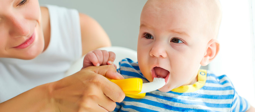 como cuidar dos dentes do bebê de 1 ano